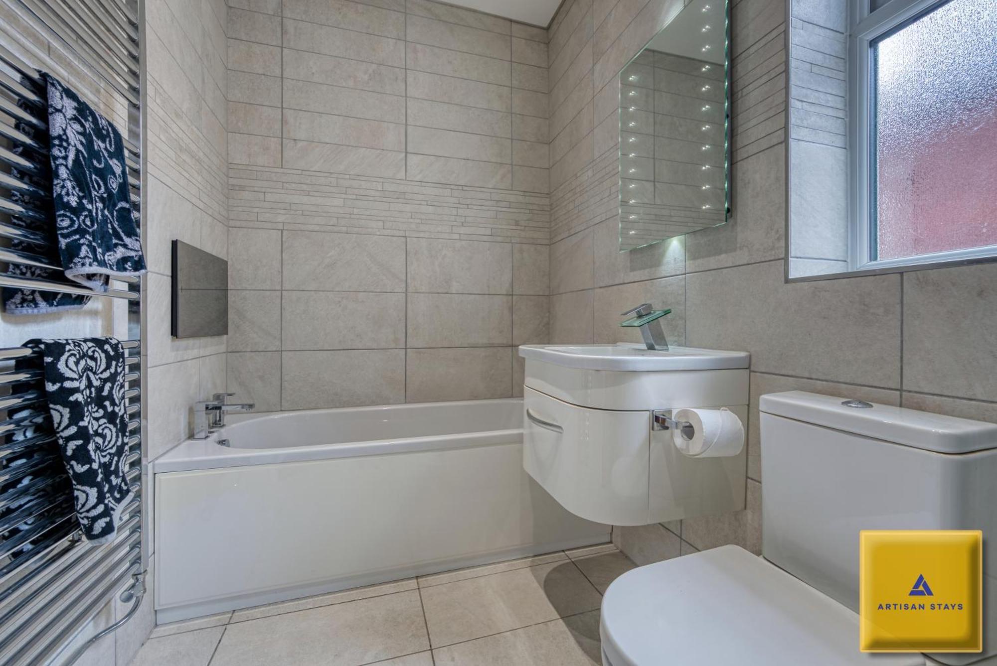 4 Bedroom, 6 Beds, 3 Bathrooms, Near Nec & Birmingham Airport, Business, Contractor And Family Friendly, Free Wi-Fi, Free Parking Coventry Kültér fotó