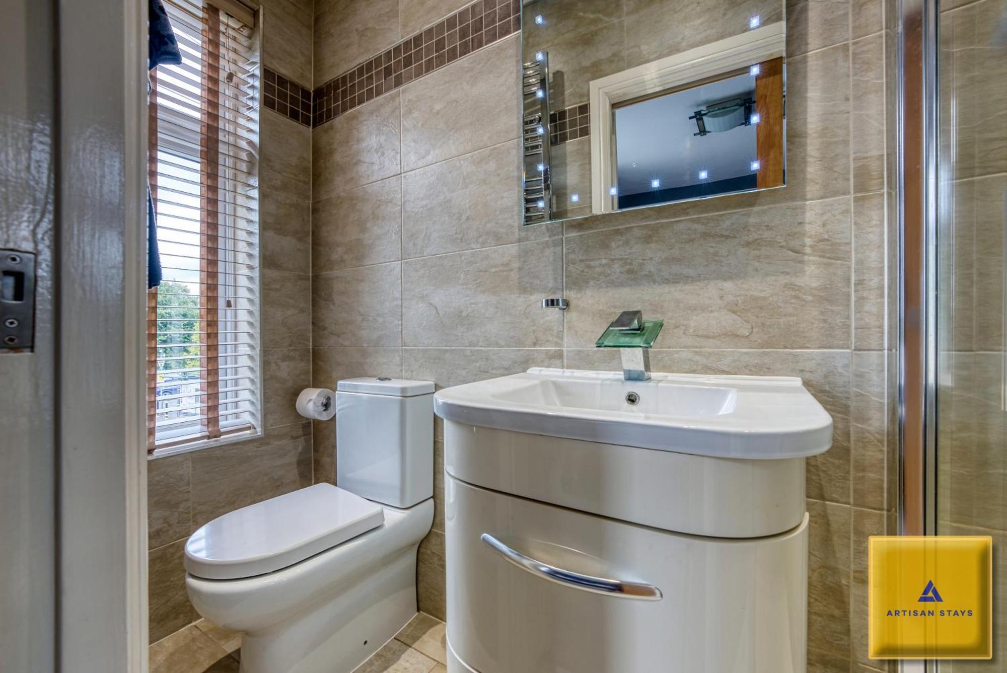4 Bedroom, 6 Beds, 3 Bathrooms, Near Nec & Birmingham Airport, Business, Contractor And Family Friendly, Free Wi-Fi, Free Parking Coventry Kültér fotó