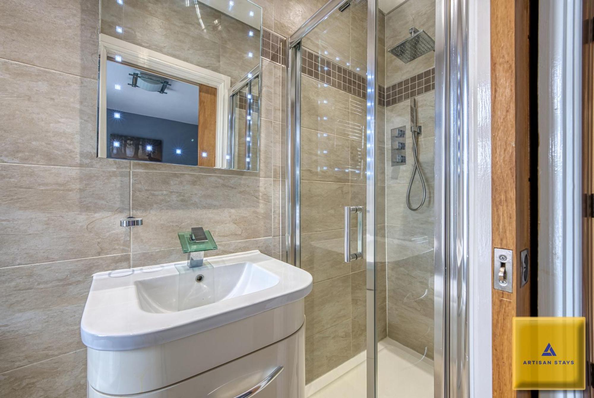 4 Bedroom, 6 Beds, 3 Bathrooms, Near Nec & Birmingham Airport, Business, Contractor And Family Friendly, Free Wi-Fi, Free Parking Coventry Kültér fotó